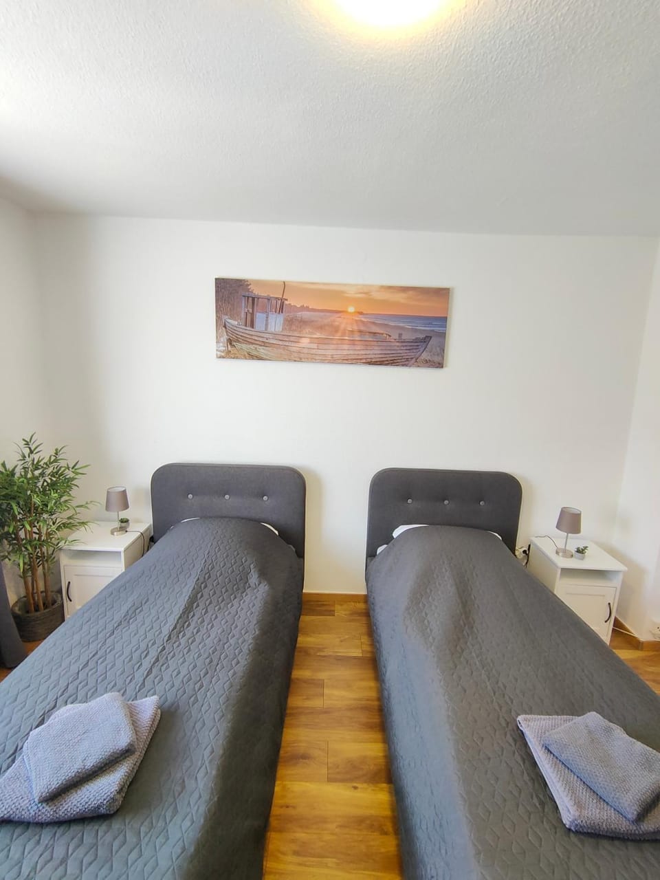 Bed, Photo of the whole room, Bedroom, towels