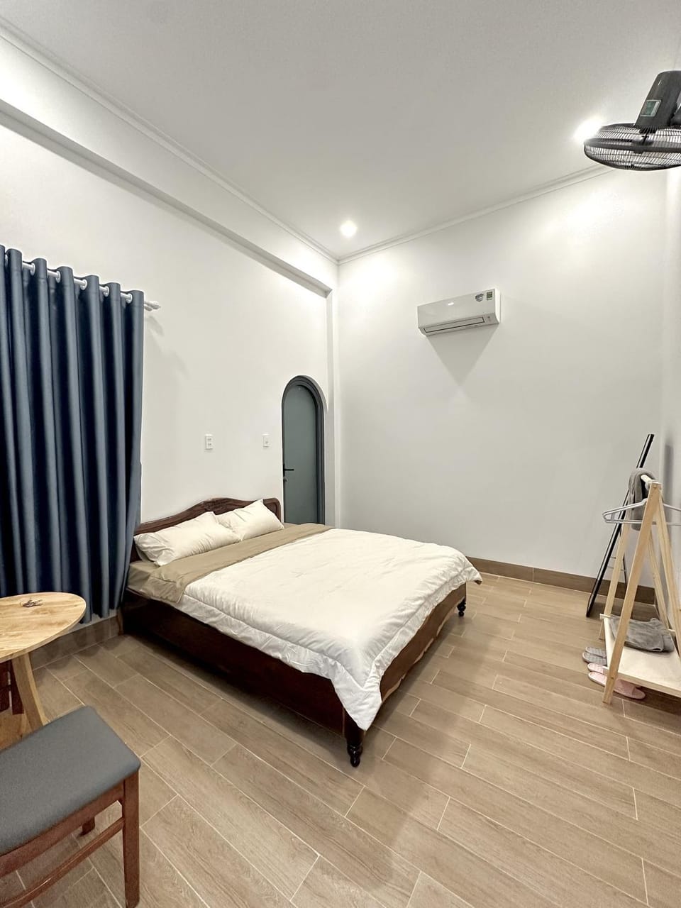 Bed, Photo of the whole room, Bedroom, air conditioner