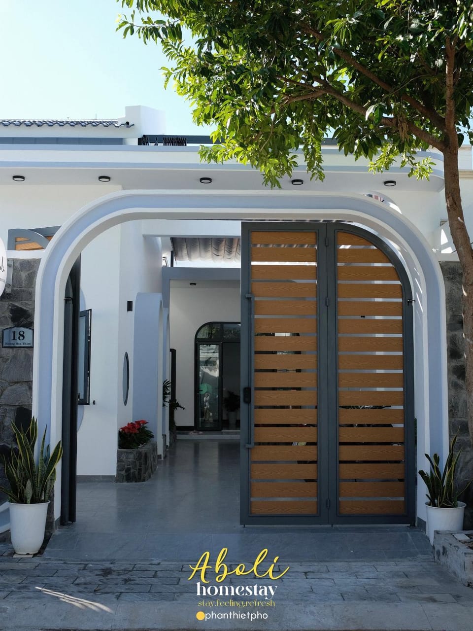 Property building, Facade/entrance, Day, Balcony/Terrace, Inner courtyard view