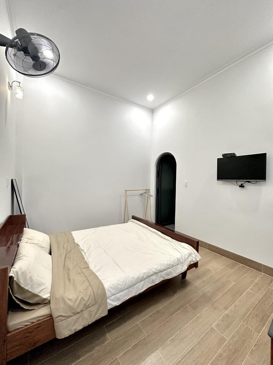 Bed, TV and multimedia, Photo of the whole room, Bedroom, air conditioner