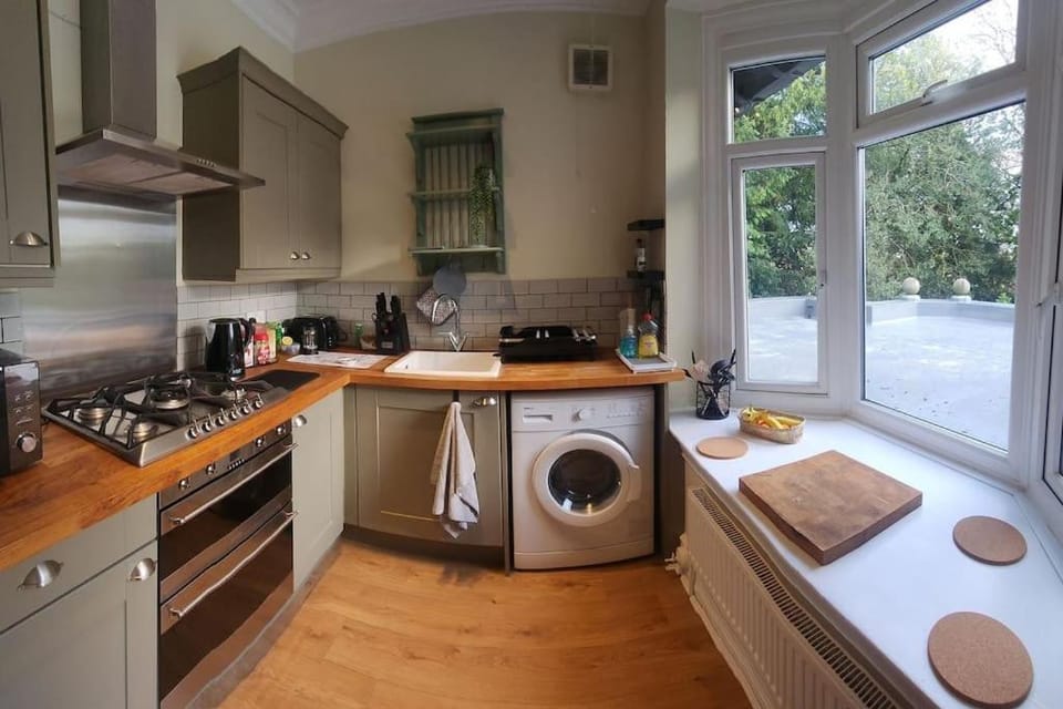 Coffee/tea facilities, Kitchen or kitchenette, dishwasher, minibar, pet friendly, stove, toaster, washing machine