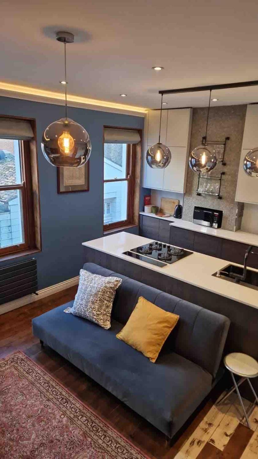 Photo of the whole room, Seating area
