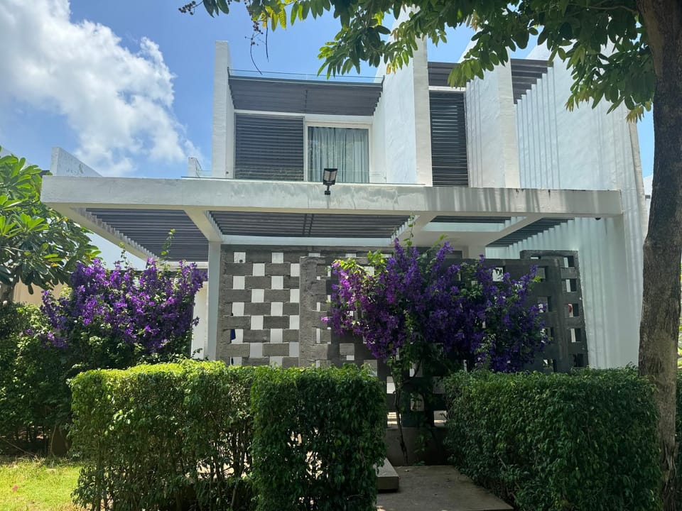 Villa biển Oceanami B805 - Ô tô đậu trước cửa nhà Villa in Ba Ria - Vung Tau