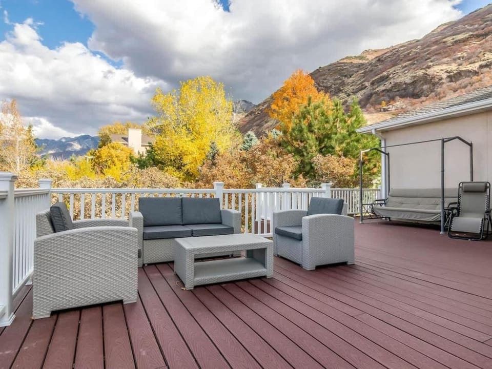 Wasatch Retreat in Draper with Mtn Views Theater and Hot Tub House in Sandy