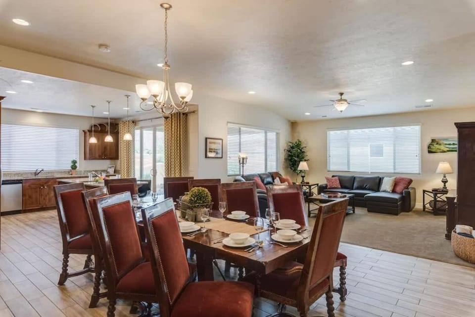 1| Canyonlands in St George with Rare Landscape View House in Santa Clara