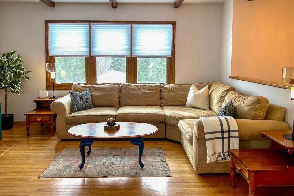 Vacation Rental Home ~ 2 Mi to Windham Mountain! House in Capital District, NY, USA
