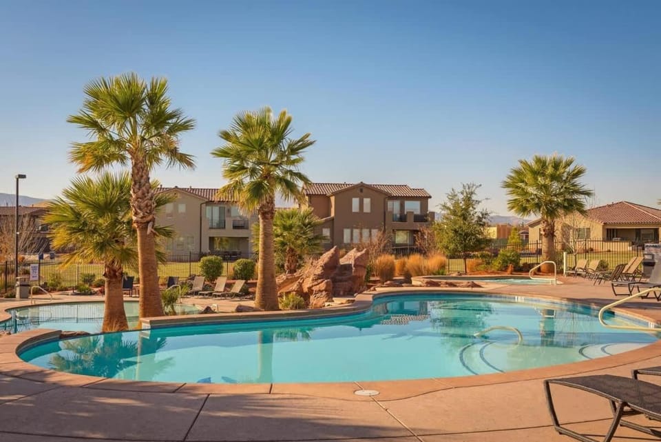 85| Southern Comfort in St George with Hot Tub House in Santa Clara