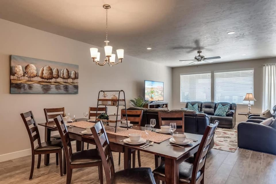 85| Southern Comfort in St George with Hot Tub House in Santa Clara