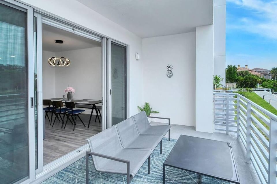 Patio, View (from property/room), Balcony/Terrace, Living room