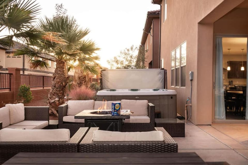 102| Sun Country Cove in St George with Private Hot Tub House in Santa Clara