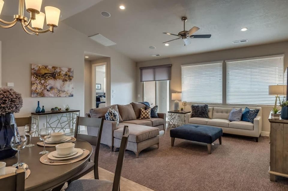 82| Crescent Cove in St George near Resort Waterpark House in Santa Clara