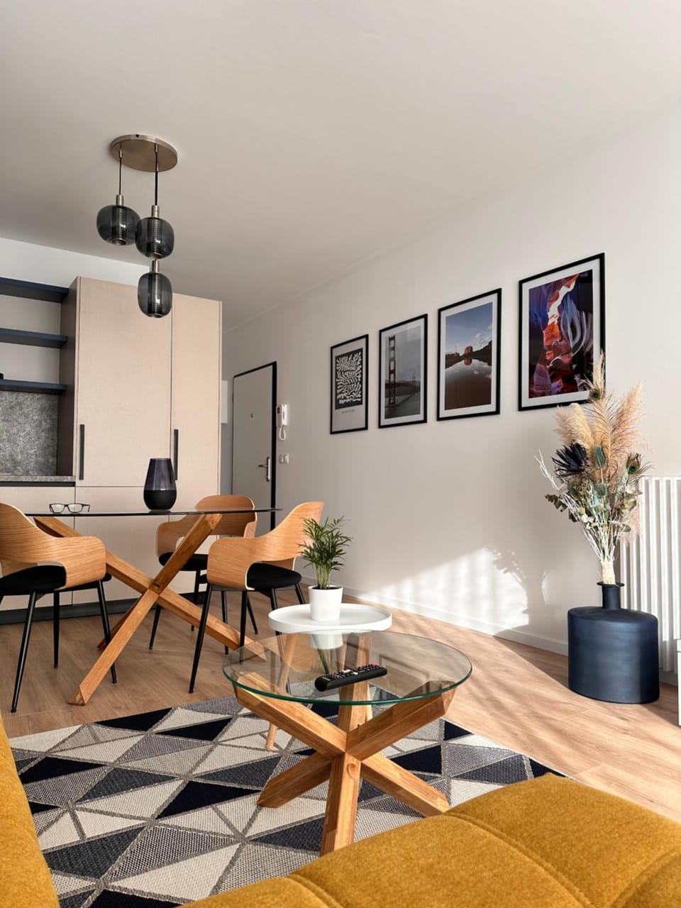 Living room, Seating area