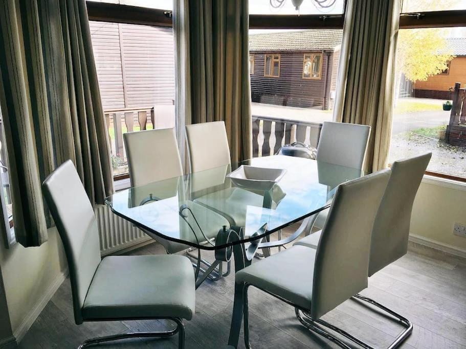 Luxury 3 bedroom lodge with free in lodge wifi House in England