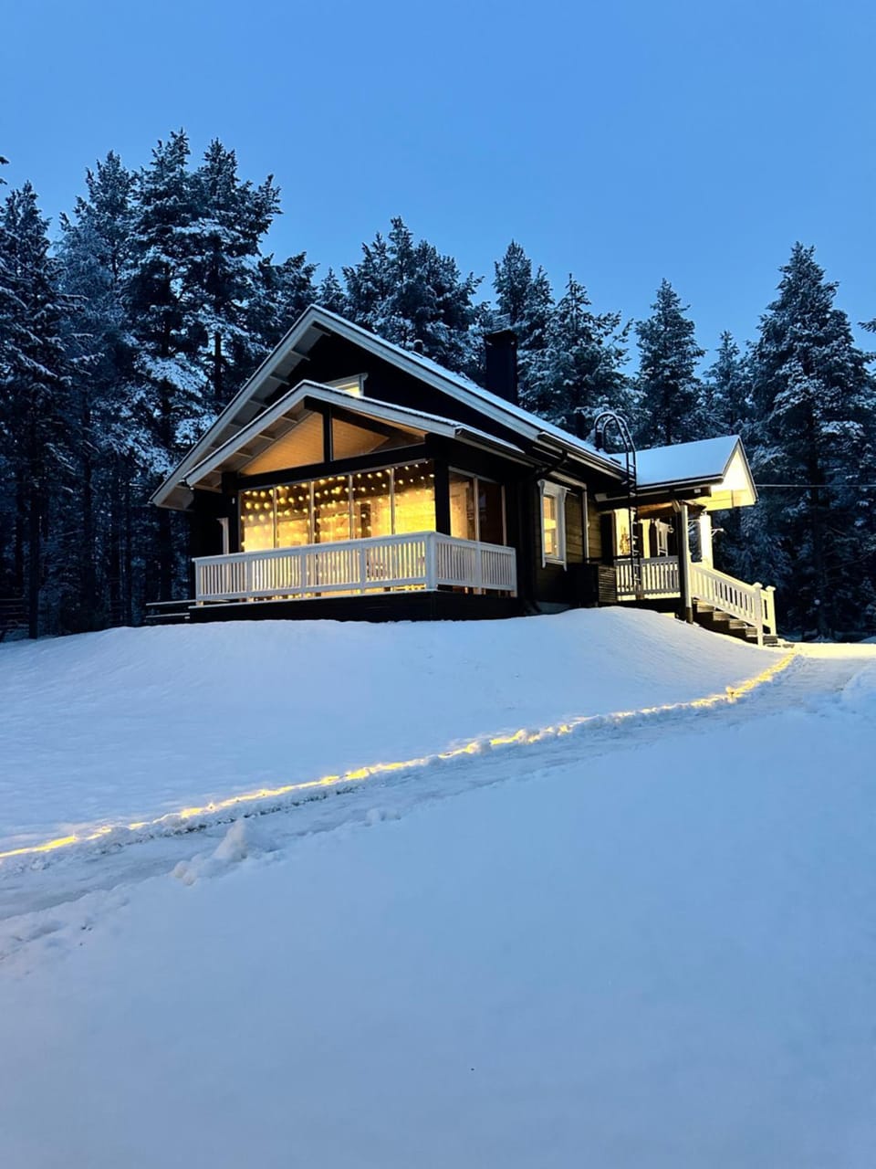 Villa Ihanus 100 m2 ja rantasauna järven rannalla Chalet in Lapland