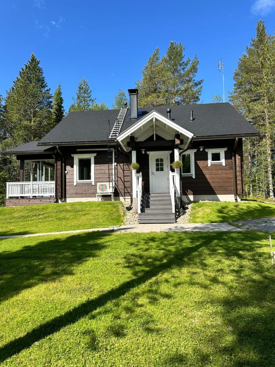 Villa Ihanus 100 m2 ja rantasauna järven rannalla Chalet in Lapland