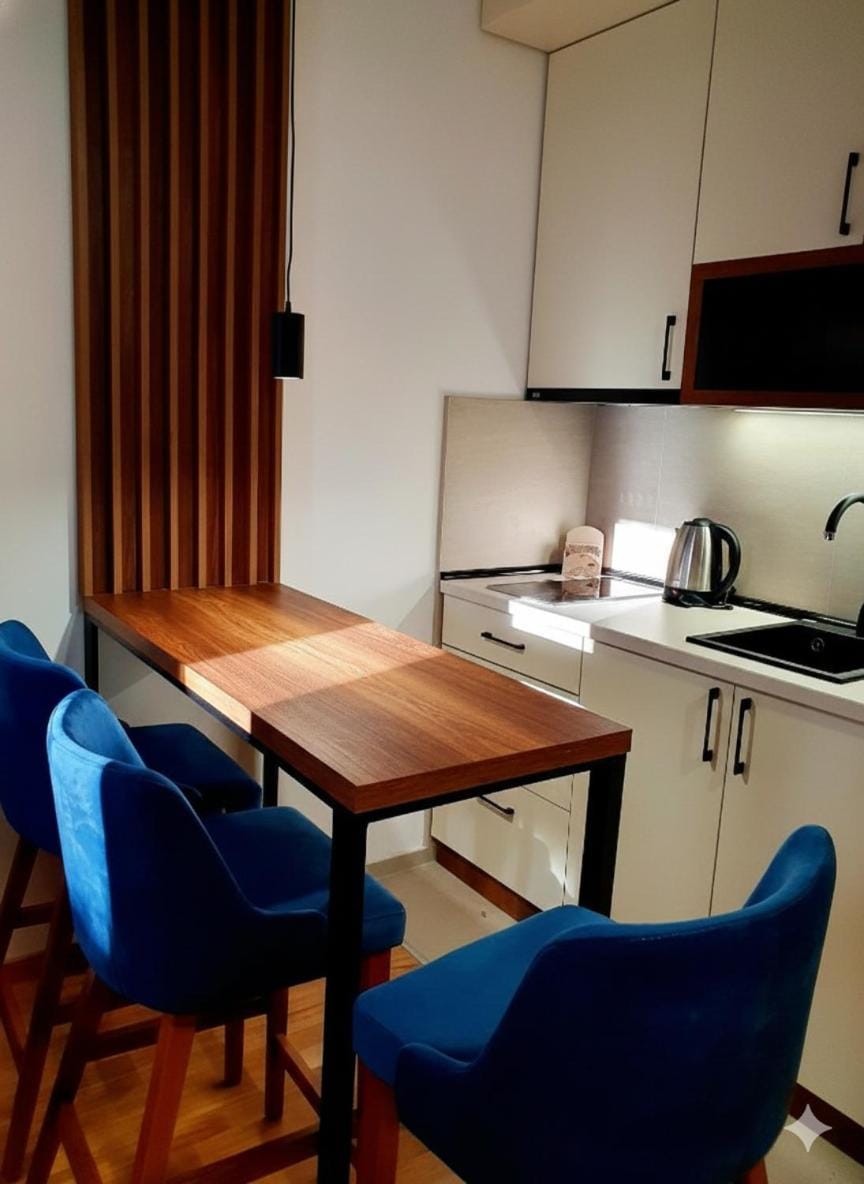 Dining area, kitchen