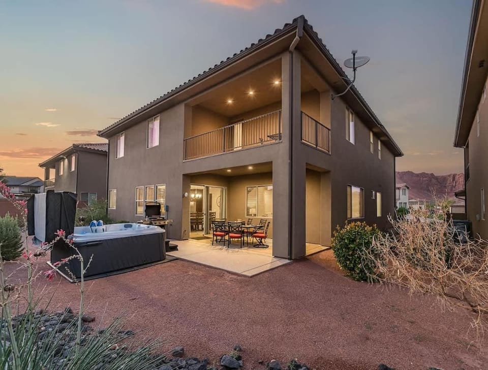 105| Waterpark in St George with Hot Tub and Views House in Santa Clara