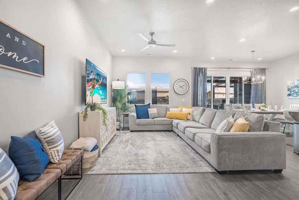 66 | Desert Sands at Ocotillo Springs with Private Hot Tub House in Santa Clara