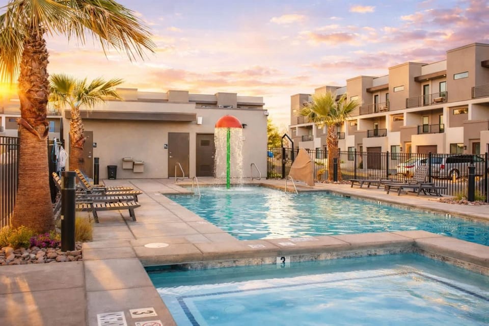 20| Vue at Green Valley with Community Pool House in St George