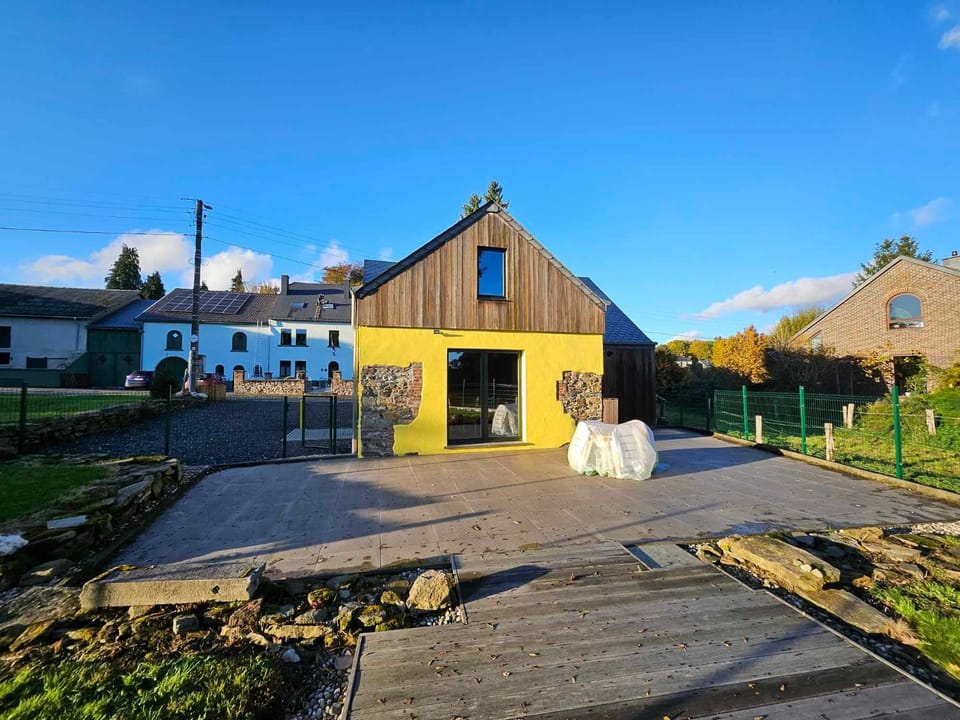 Property building, Patio, Balcony/Terrace