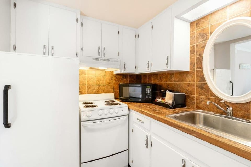 Affordable Oceanview Efficiency 2nd Flr Apartment in South Carolina