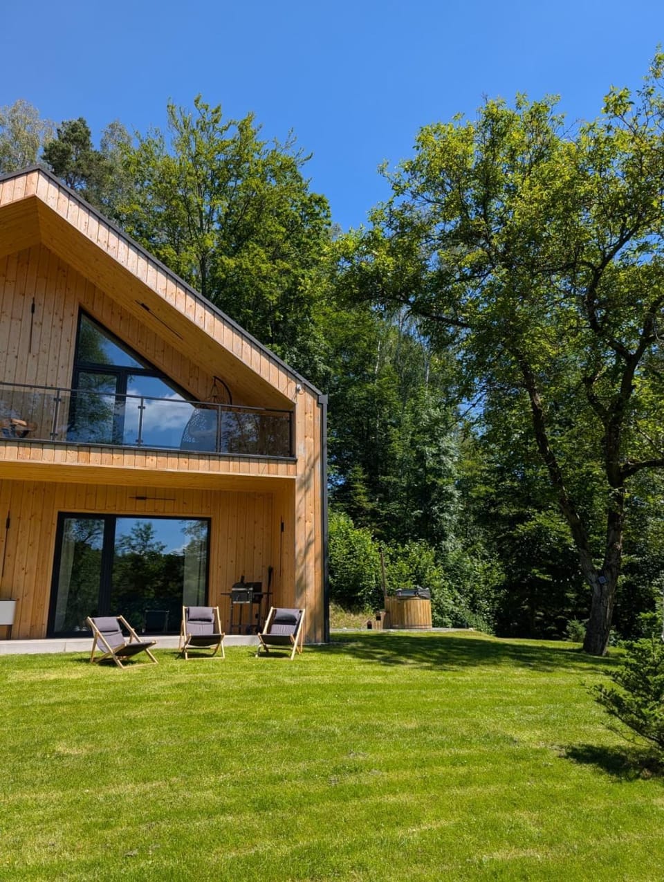 Property building, Natural landscape, Garden, Garden view, sunbed