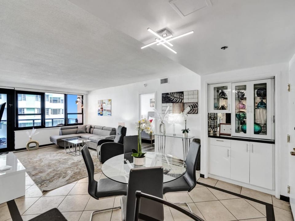 High floor Oceanview condo 1506 Apartment in Miami Beach