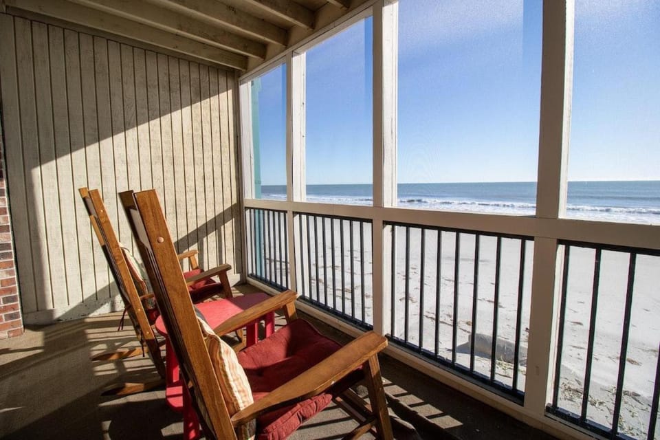 Symphony of Waves Oceanfront Dunes Room 2nd Floor Apartment in South Carolina