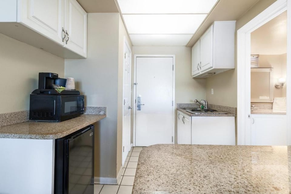 Symphony of Waves Oceanfront Dunes Room 2nd Floor Apartment in South Carolina