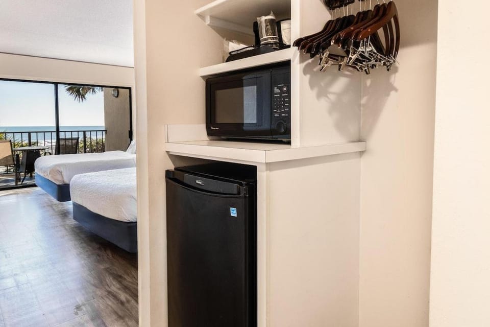 Oceanfront Tower Rm Soothing Ocean Breezes 2nd Flr Apartment in South Carolina