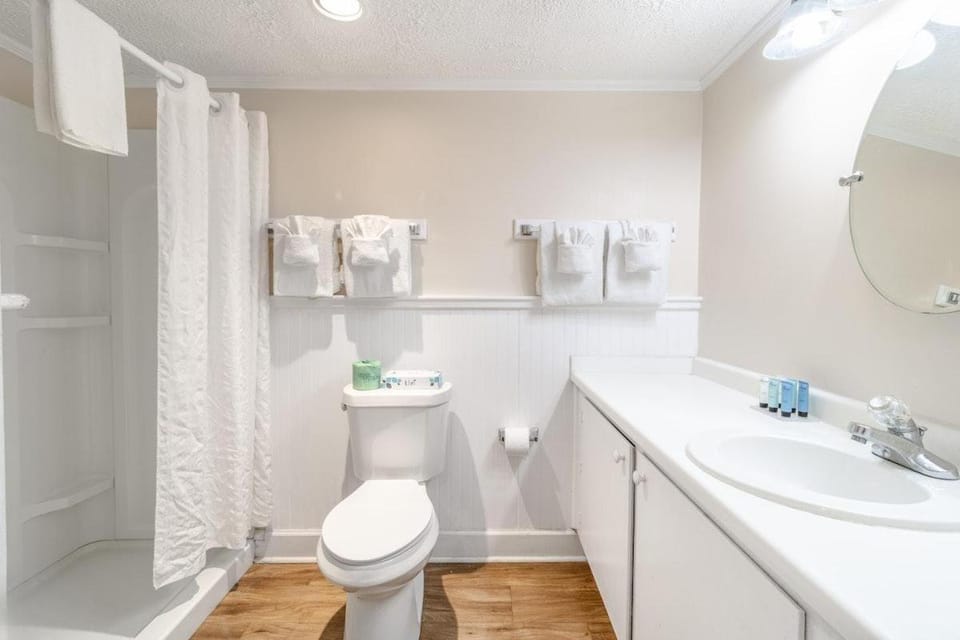 Oceanfront Tower Rm Soothing Ocean Breezes 2nd Flr Apartment in South Carolina