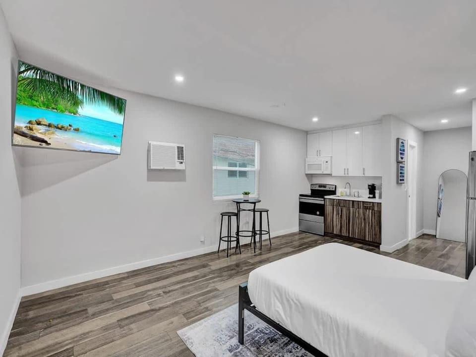 Coastal Charm Studio Beach House in Pompano Beach Apartment in Pompano Beach