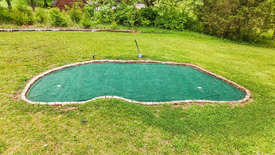 The Luxe/Hot Tub/Putt Putt/10 Miles Shaker Village House in Kentucky