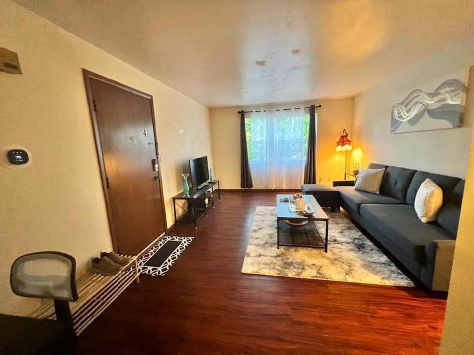 Quiet Cozy 2BR APT Black out Curtains Apartment in Peoria