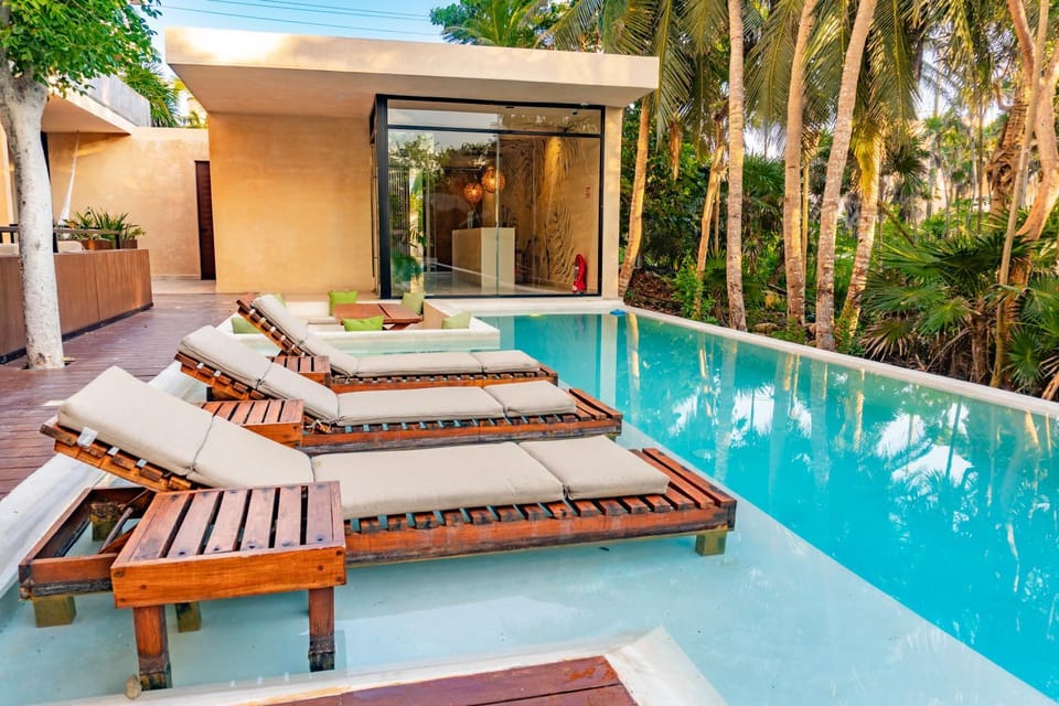 Swimming pool, Swimming pool