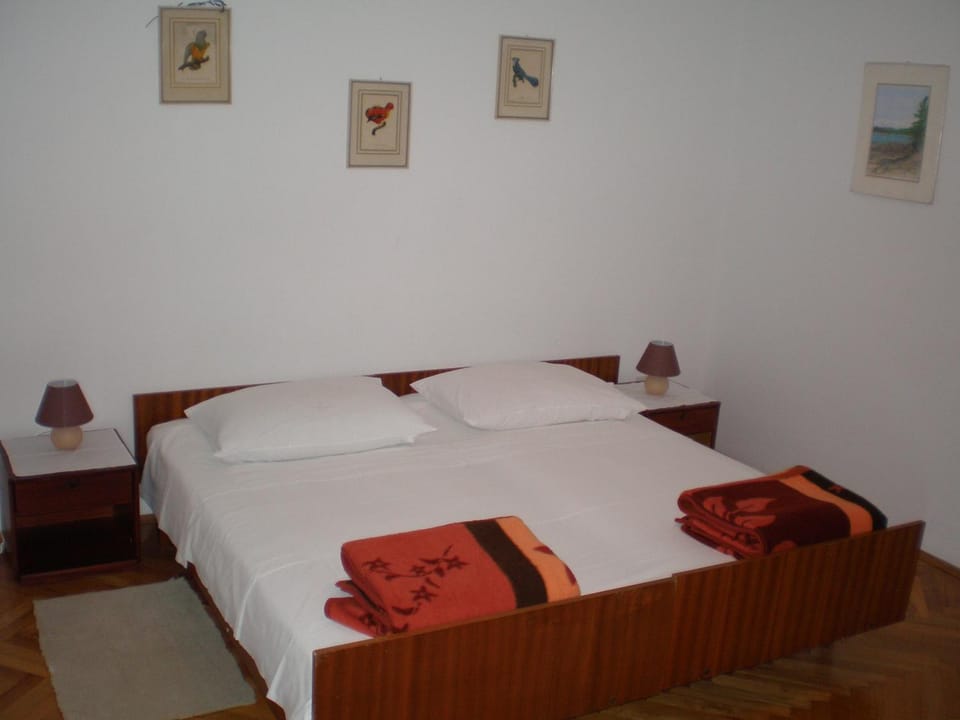Spring, Bed, Winter, Summer, Photo of the whole room, Bedroom, Autumn, On site, Garden view