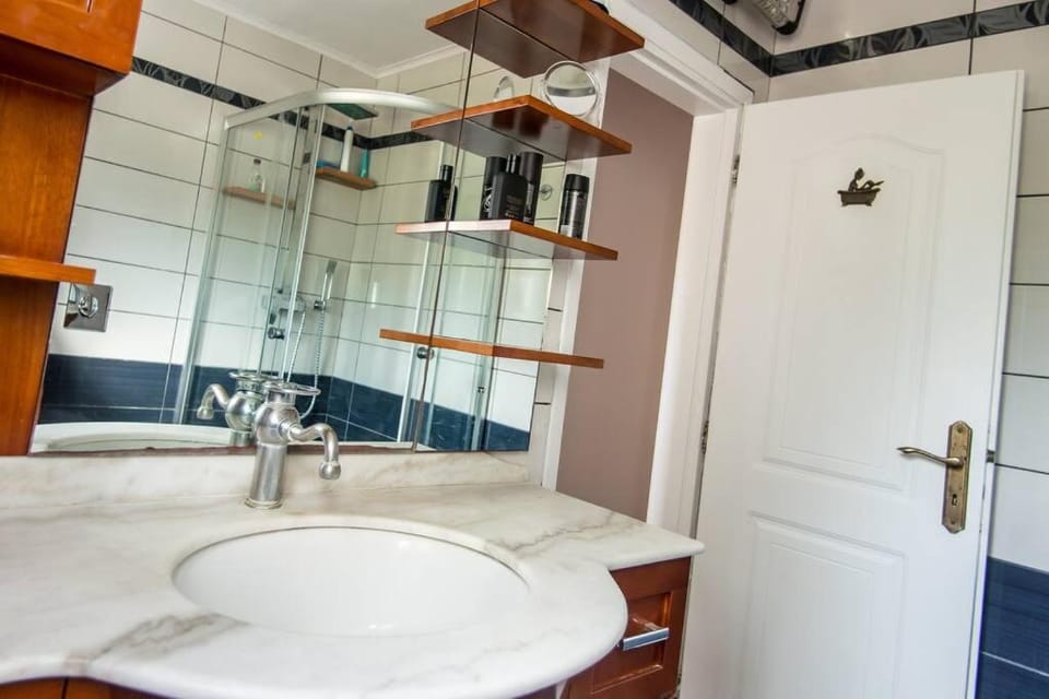 Shower, Bathroom, towels