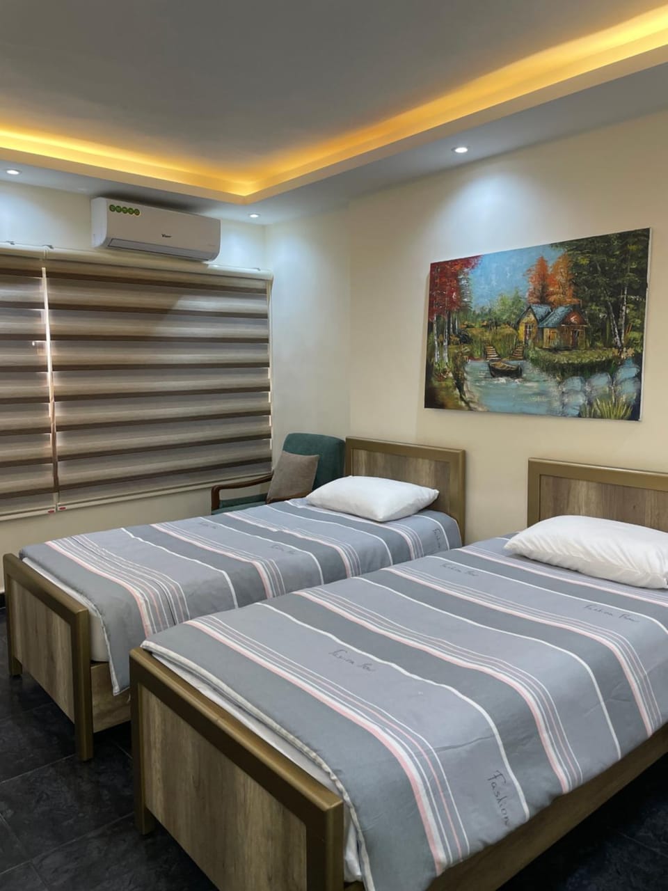 Photo of the whole room, Bedroom, air conditioner