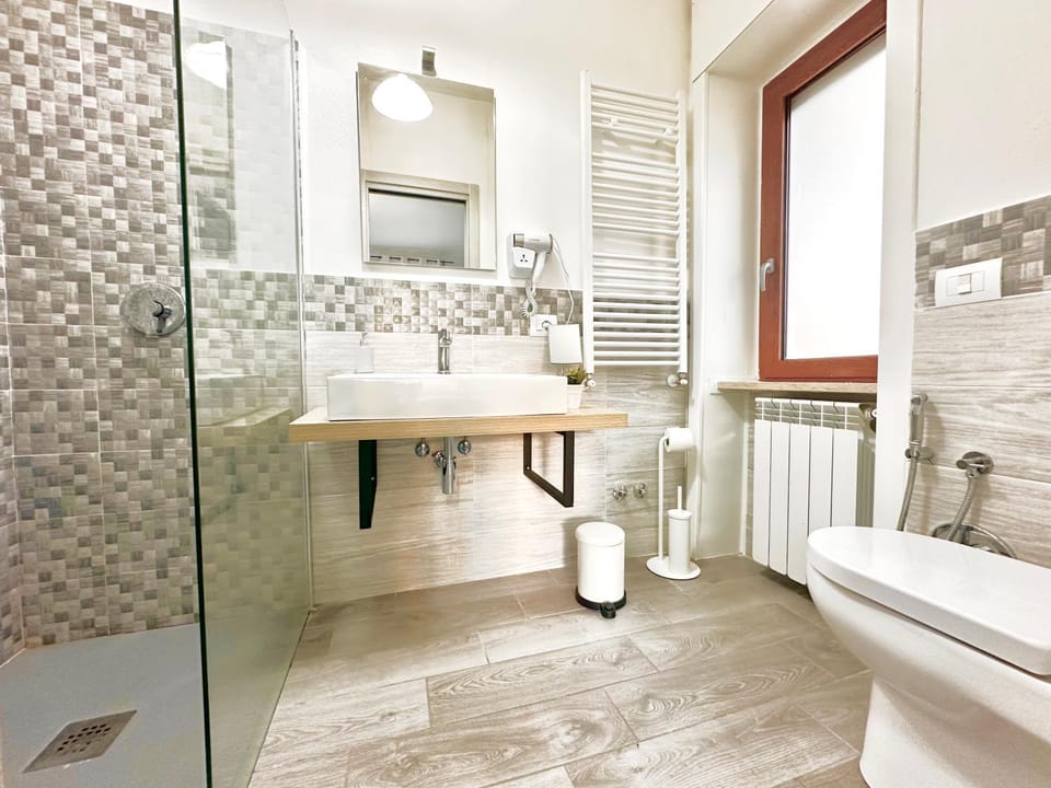 Shower, Toilet, Bathroom, bidet, towels