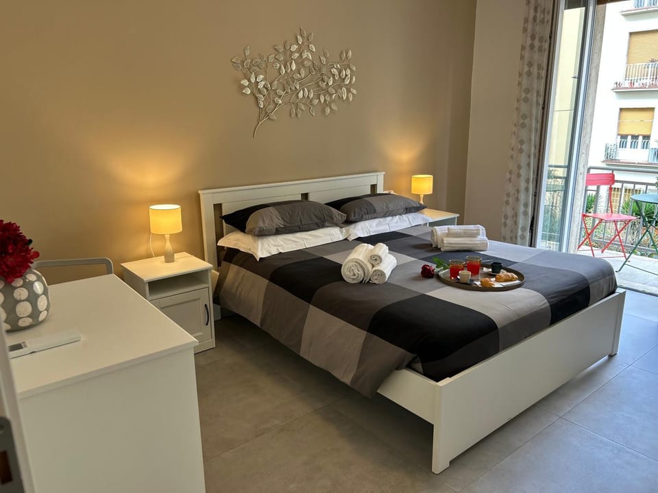 Bed, Balcony/Terrace, Photo of the whole room, Bedroom, towels