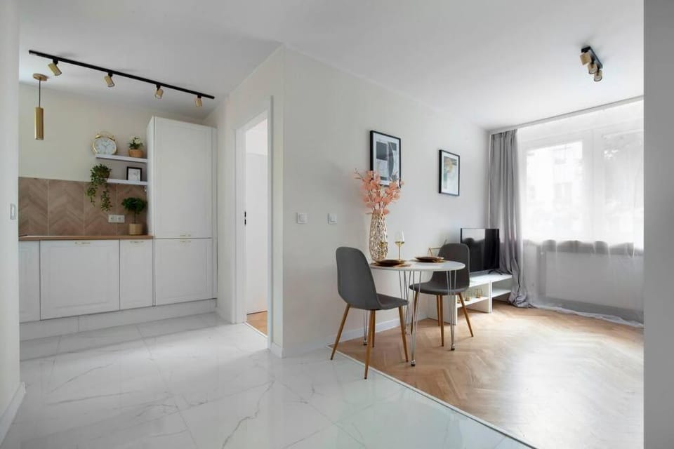 TV and multimedia, Kitchen or kitchenette, Living room, Seating area, Dining area