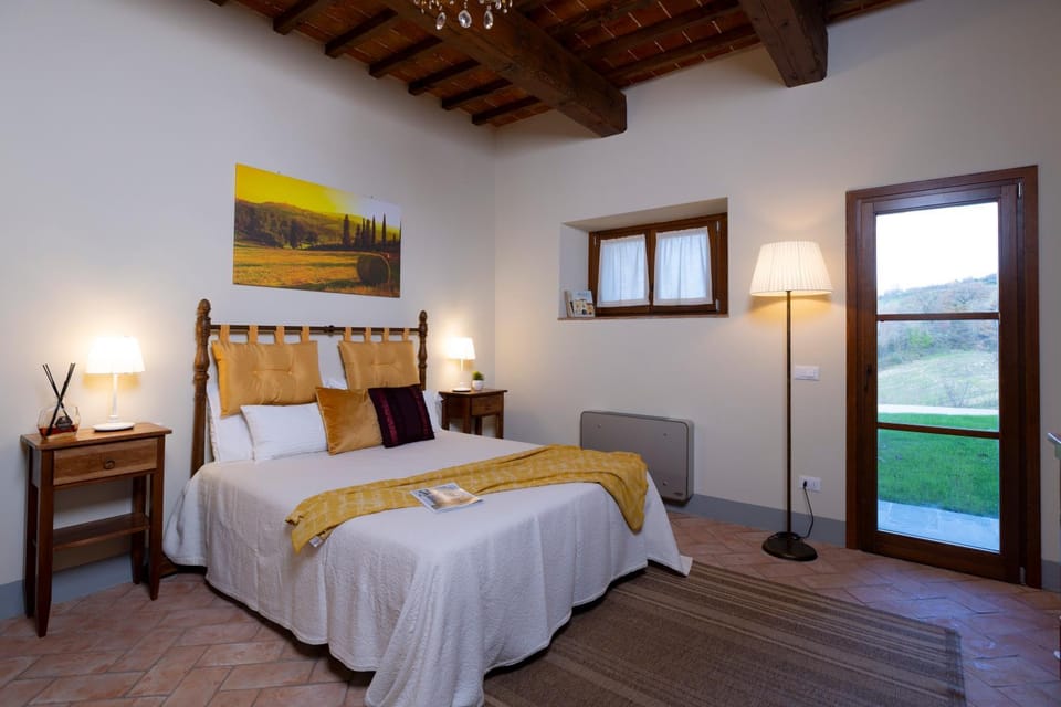 Bed, Natural landscape, Photo of the whole room, towels