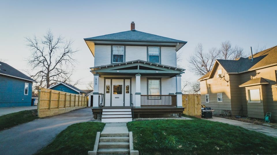 Property building, Day, Neighbourhood, Street view
