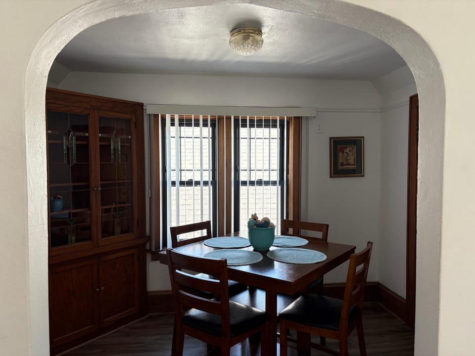 Seating area, Dining area