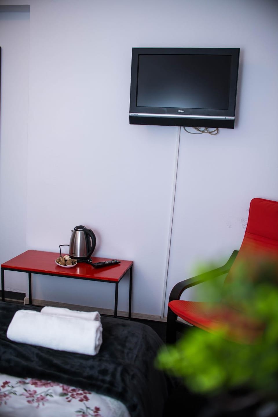 Communal lounge/ TV room, Bed, TV and multimedia, Photo of the whole room, Seating area, Bedroom