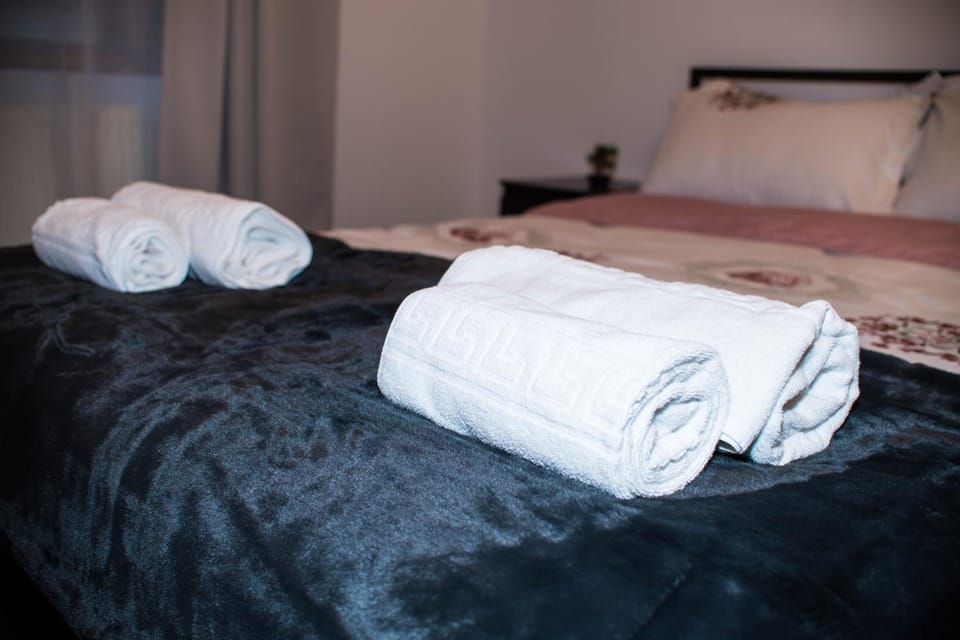 Bed, Photo of the whole room, Bedroom, towels
