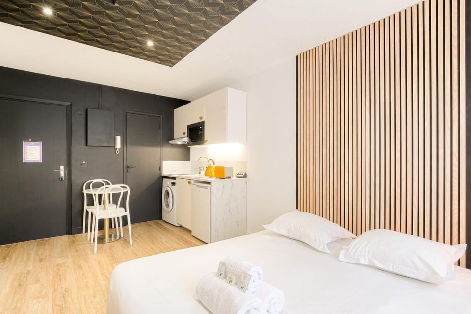 Bed, Photo of the whole room