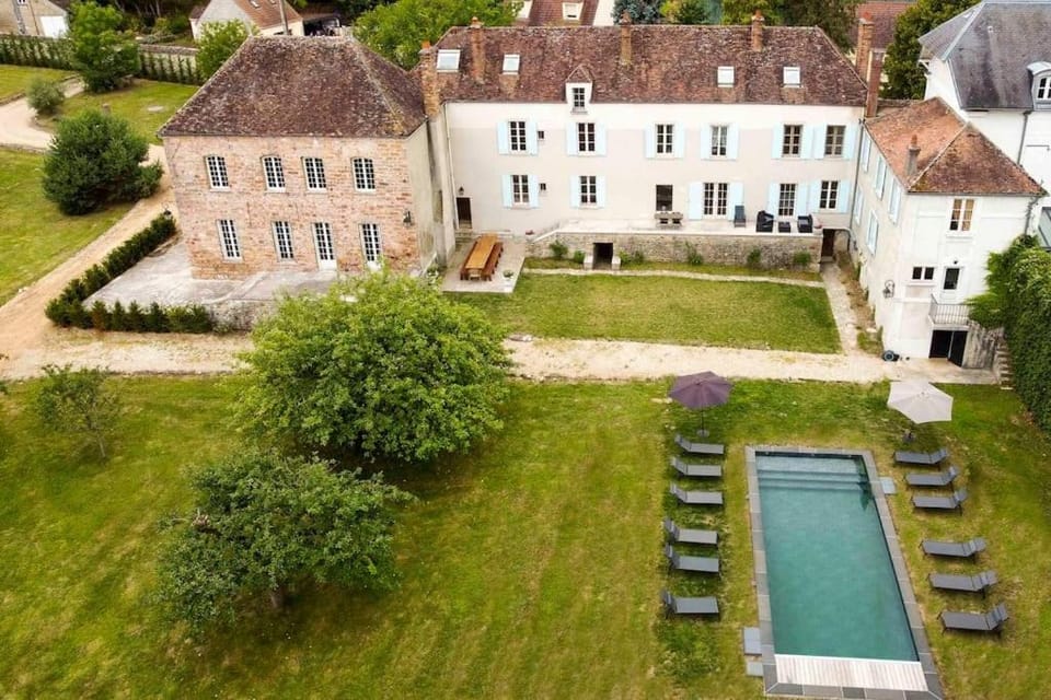 Property building, Garden, Garden view, Pool view, Swimming pool