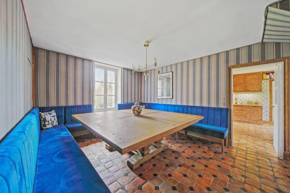 Seating area, Dining area