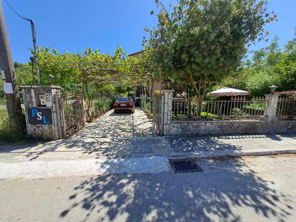 ΠΑΡΑΔΟΣΙΑΚΗ Κατοικία ΛΑΖΑΡΑΤΑ House in Lefkada, Lefkada Municipality, Greece